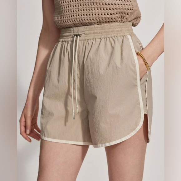 Varley Pants - Varley Harmon High Rise Shorts 4” 2.0 Womens Cashmere Stone Tan Med Athletic